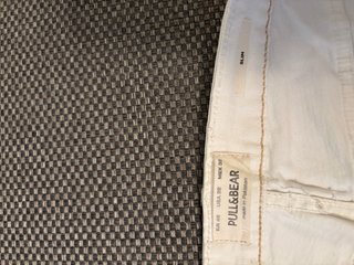 Pantalones vaqueros blancos rotos