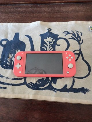 Nintendo Switch Lite Coral