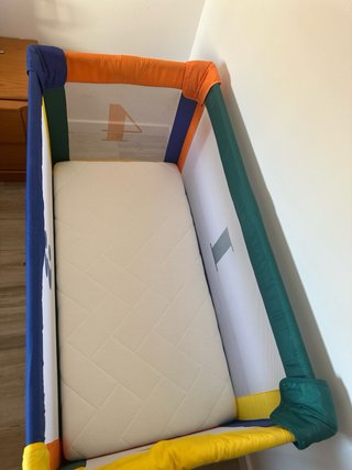 Cuna de viaje BBY con colchón