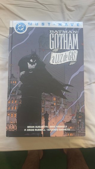 Must Have. Batman. Gotham a luz de gas.