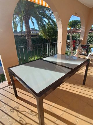 Mesa extensible exterior cristal y metal