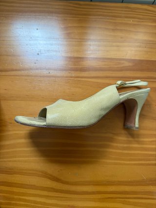 Sandalias de tacón beige