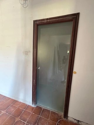 Puerta corredera cristal translúcido con guía