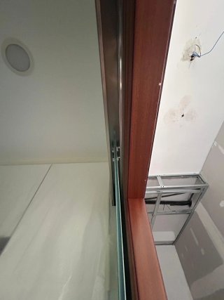 Puerta corredera cristal translúcido con guía