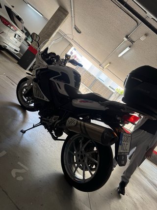 BMW F800 GT Blanca, muy cuidada