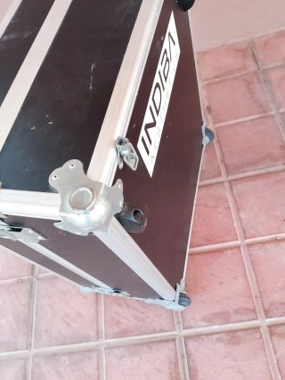 Baúl técnico con ruedas