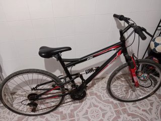 Bicicleta de Montaña FS Negra y Roja