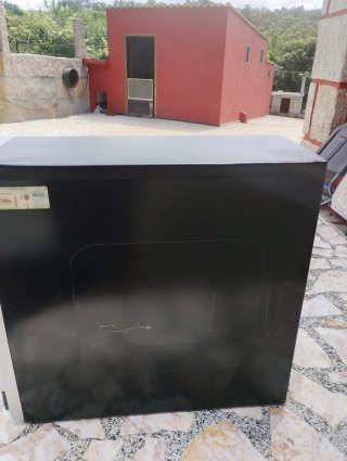 Ordenador de sobremesa LG negro/plateado
