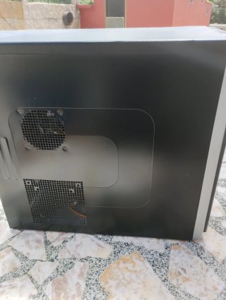 Ordenador de sobremesa LG negro/plateado