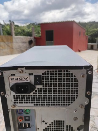 Ordenador de sobremesa LG negro/plateado
