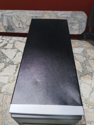 Ordenador de sobremesa LG negro/plateado