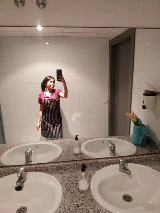 Ofrezco mi servicios como camarera cuidadora