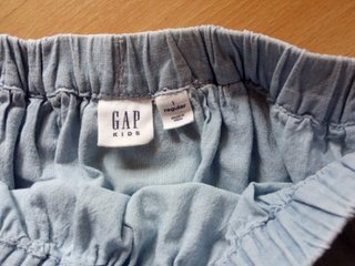 Saia GAP azul com bordado
