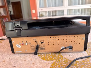 Elta Toca Discos con Radio y Altavoces