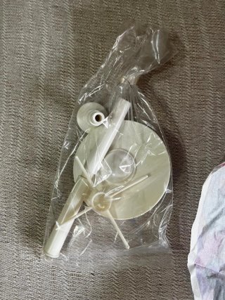 Juego de cubiertos de plástico y acero