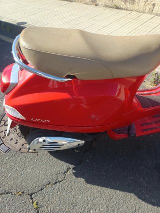 Vespa LX 125cc Roja