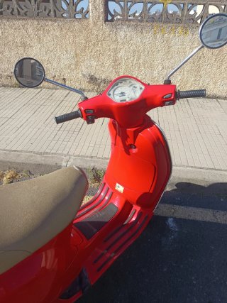 Vespa LX 125cc Roja