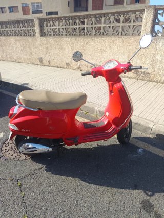 Vespa LX 125cc Roja