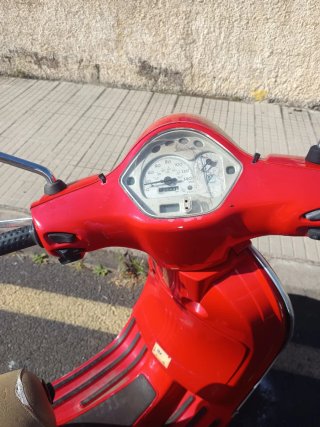 Vespa LX 125cc Roja