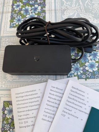 Xiaomi Mi Pro 2 con papeles y cargador