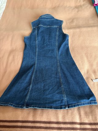 Abito corto in jeans smanicato con bottoni
