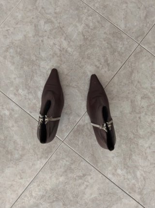 Botines de tacón de mujer. Color marrón