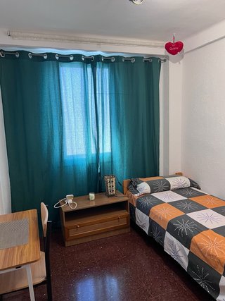 Se alquila habitación