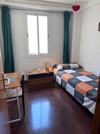 Se alquila habitación