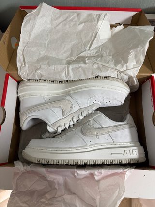 Nike Air Force 1 Luxe Gris/Blanco