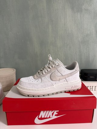 Nike Air Force 1 Luxe Gris/Blanco