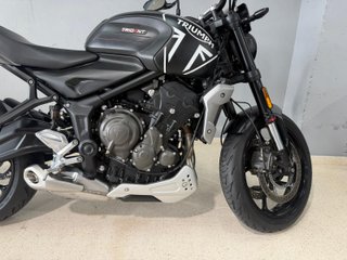Triumph Trident 660 Negra