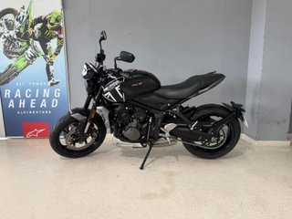 Triumph Trident 660 Negra