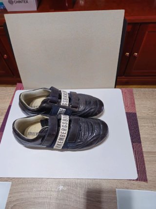 Zapatillas retro de charol de marca italiana