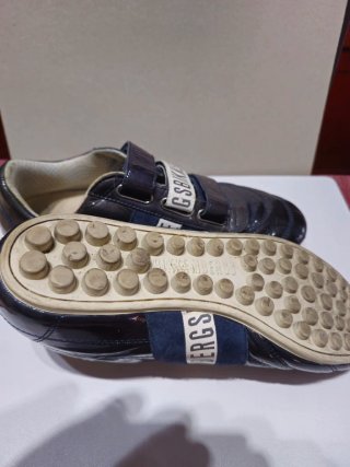 Zapatillas retro de charol de marca italiana