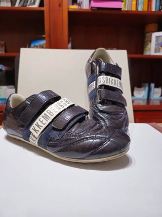 Zapatillas retro de charol de marca italiana