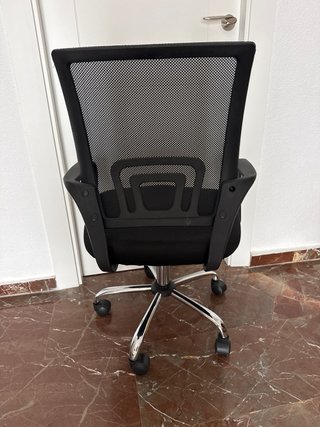 Silla de oficina ergonómica negra