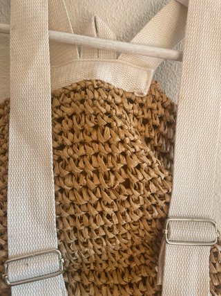 Mochila de rafia con conchas
