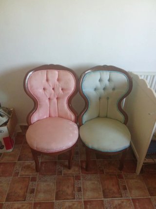Due sedie imbottite in stile vintage