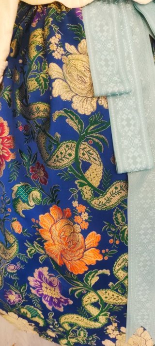 Falda fallera azul con estampado floral