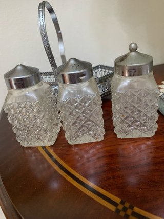 Juego  de cristal  salero pimentero y especies
