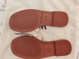 Sandalias Zara niña transparentes con pedrería