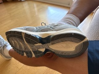 Zapatillas Asics 1090v2 Gris/Blanco Talla 44