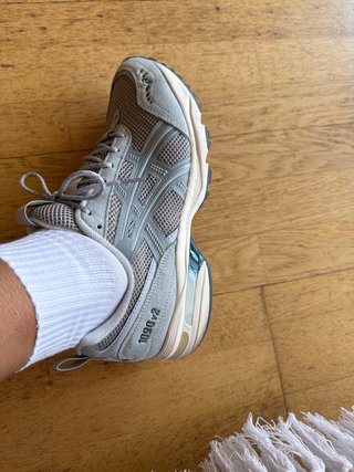 Zapatillas Asics 1090v2 Gris/Blanco Talla 44