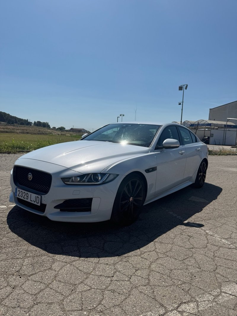Jaguar XE 2018 - foto 1