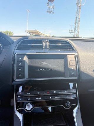 Jaguar XE 2018