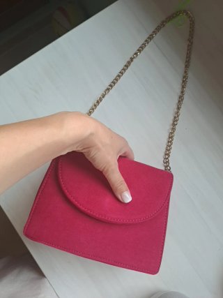Zapatos tacón cuadrado y bolso fucsia