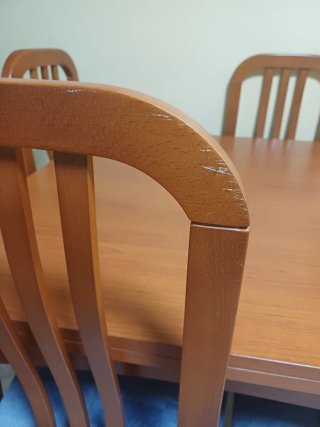Mesa de comedor y 4 sillas