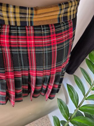 Zara falda Madras y sweeter H&M. Conjunto