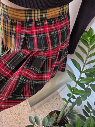 Zara falda Madras y sweeter H&M. Conjunto