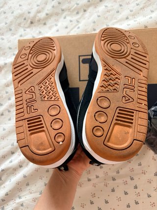 Zapatillas Fila Negras y Blancas